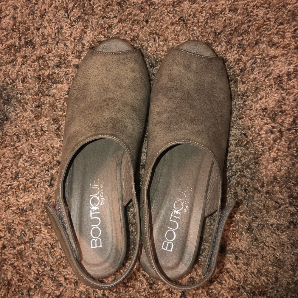 Gray wedge heels